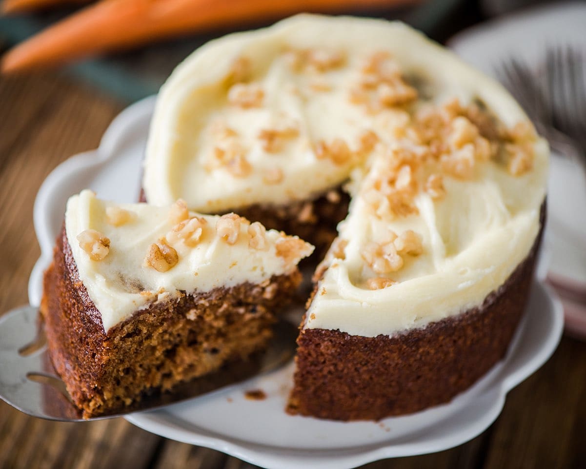 Slicing carrot cake